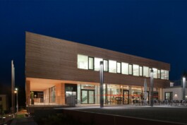 Gemeinde und Pfarrzentrum in Meggenhofen in Oberösterreich geplant von Architekt Stummer 