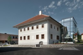 Gemeinde und Pfarrzentrum in Meggenhofen in Oberösterreich geplant von Architekt Stummer 