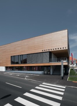Gemeinde und Pfarrzentrum in Meggenhofen in Oberösterreich geplant von Architekt Stummer 