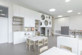 Innenraum im Kindergarten in Meggenhofen in Oberösterreich geplant von Architekt Stummer 