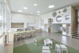 Innenraum im Kindergarten in Meggenhofen in Oberösterreich geplant von Architekt Stummer 