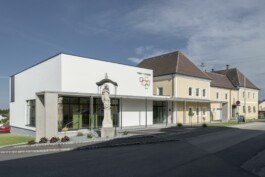 Pfarrzentrum in Haag am Hausruck in Oberösterreich geplant von Architekt Stummer 