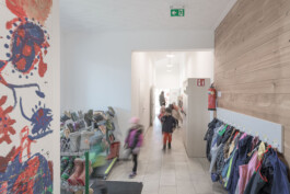 Garderobe vom Kindergarten in Eidenberg/Geng in Oberösterreich 